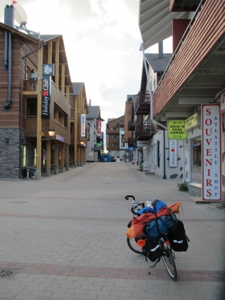 shopping-street-in-levi-jpg