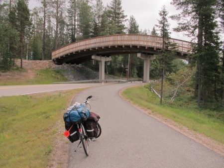 snowmobile-bridge-in-yllas-jpg