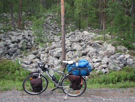 stones-at-pallas-yllastunturi-national-park-jpg